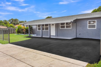 Priced to sell! Step into modern living with this freshly - photo 2