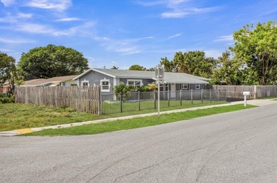 Priced to sell! Step into modern living with this freshly - photo 4