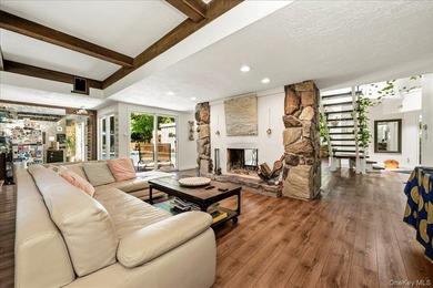 Live where you play on Long Island shores in this stunning - photo 9