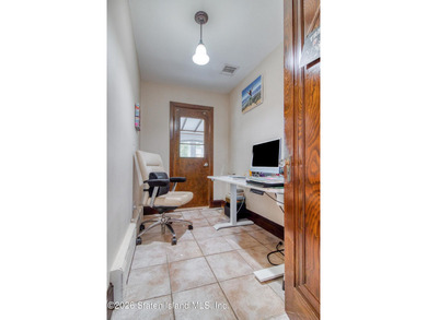 Welcome to the prestigious courts of Silver Lake! This charming - photo 21