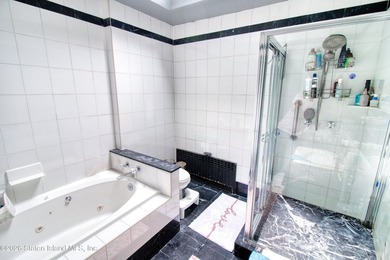 Welcome to the prestigious courts of Silver Lake! This charming - photo 23