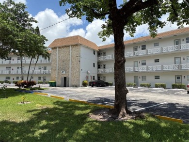 (private lake, pond, creek) Condo For Sale in Lauderdale Lakes Florida