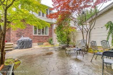 Welcome to the prestigious courts of Silver Lake! This charming - photo 32