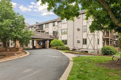 Come live at the Lake! Welcome to Sunrise Bay, a condominium - photo 6
