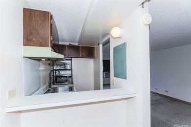 Enjoy panoramic mountain and city vistas from this high-floor - photo 4