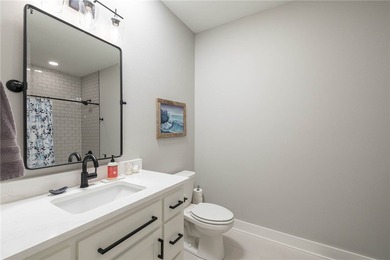 Breathtaking 6,822 sq ft custom home offering a seamless blend - photo 25