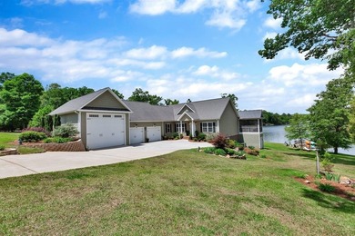 Nestled on the shores of beautiful Lake Secession, this - photo 27