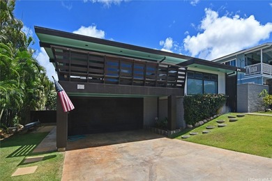 Get ready to find your dream home with this stunning Mid Century - photo 2