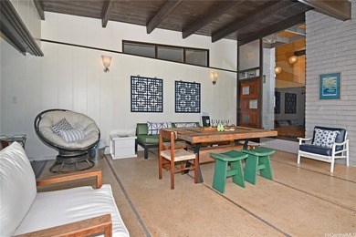 Get ready to find your dream home with this stunning Mid Century - photo 3