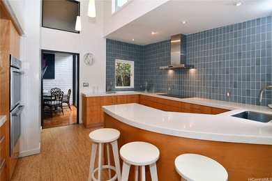 Get ready to find your dream home with this stunning Mid Century - photo 5