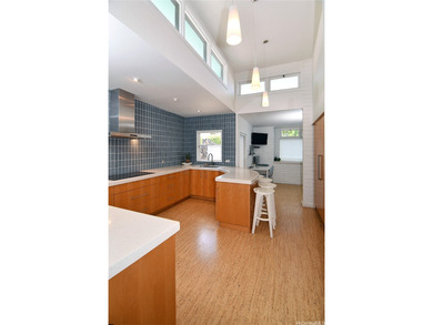 Get ready to find your dream home with this stunning Mid Century - photo 6