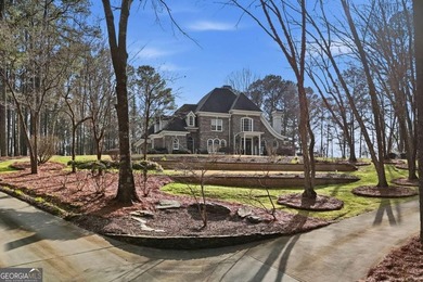 A Rare 4-Acre Family Estate Offering 6,400 SF, Pool & - photo 1