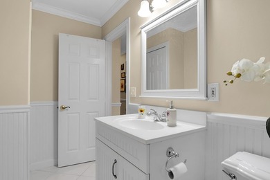 Beautifully updated and spacious townhome in the heart of - photo 18
