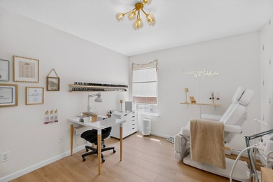 Beautiful 4-bedroom, single-story home on a quiet street in the - photo 22