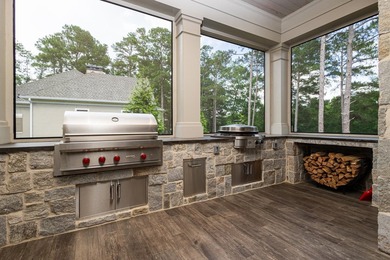 Built in 2023 by acclaimed custom builder Dreambuilt, this 6,008 - photo 28
