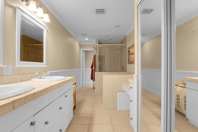 Beautifully updated and spacious townhome in the heart of - photo 41