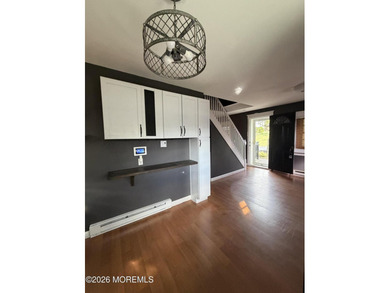 Adorable 2 bedroom 1 bath Cottage overlooking Upper Greenwood - photo 4