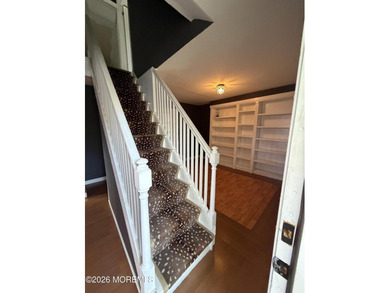 Adorable 2 bedroom 1 bath Cottage overlooking Upper Greenwood - photo 8