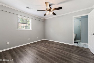 This charming cottage in Bay St. Louis is delightful. With its - photo 11