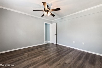 This charming cottage in Bay St. Louis is delightful. With its - photo 12