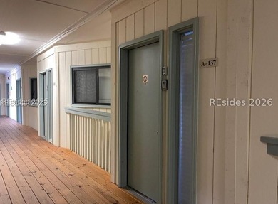 Beautifully REMODELED FIRST-FLOOR villa in the desirable A - photo 2