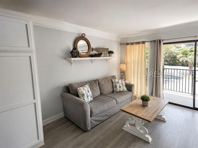 Beautifully REMODELED FIRST-FLOOR villa in the desirable A - photo 4