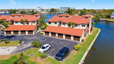 Highly desirable second-floor condominium with loft located - photo 1