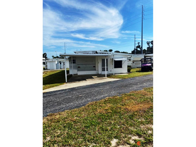 Lake Home For Sale in Leesburg, Florida