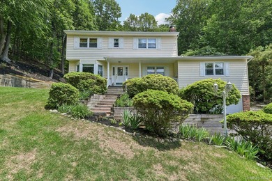 Nestled on a beautifully landscaped cul-de-sac, this - photo 2