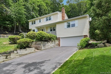Nestled on a beautifully landscaped cul-de-sac, this - photo 3
