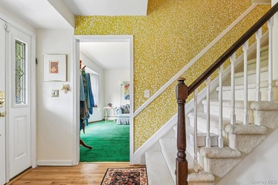 Nestled on a beautifully landscaped cul-de-sac, this - photo 5