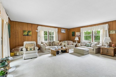 Nestled on a beautifully landscaped cul-de-sac, this - photo 10