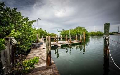 This property encompasses 15 Seaview Ave, 5 Seaview Ave, and a - photo 9