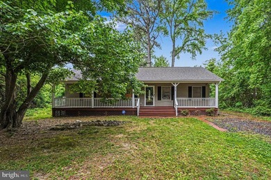HOT NEW LISTING! Nothing left to do but move your belongings in - photo 4