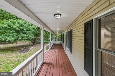 HOT NEW LISTING! Nothing left to do but move your belongings in - photo 5