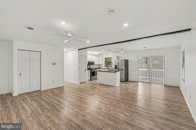 HOT NEW LISTING! Nothing left to do but move your belongings in - photo 6