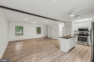 HOT NEW LISTING! Nothing left to do but move your belongings in - photo 8