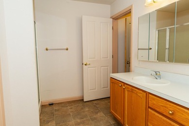 Spectacular private hill top retreat. Quality spacious home with - photo 22