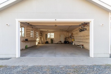 Spectacular private hill top retreat. Quality spacious home with - photo 33
