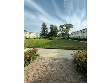 Ground-Floor 1 Bedroom Apartment with Garden Oasis & Modern - photo 2