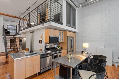 This unique true loft offers a flexible - photo 3