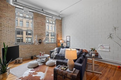 This unique true loft offers a flexible - photo 7