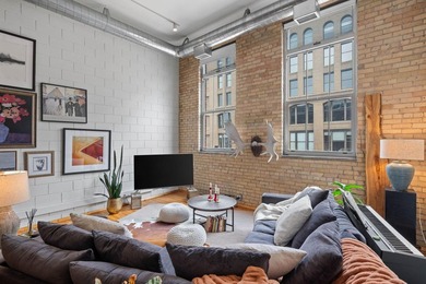 This unique true loft offers a flexible - photo 8