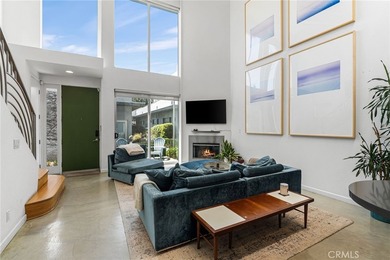 Behind privacy gates in the coveted Artist Lofts, this move-in - photo 2