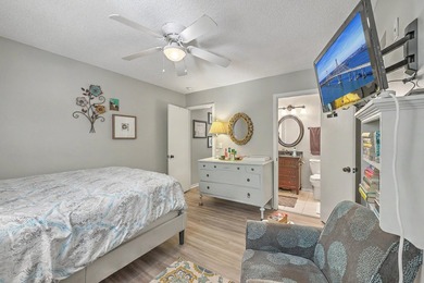 Welcome home to this beautifully updated 2-bedroom, 2-bath - photo 23