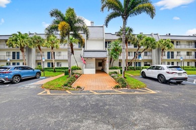 Spacious, beautifully updated and renovated 3-bed, 2-bath condo - photo 3