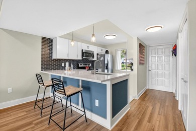 Spacious, beautifully updated and renovated 3-bed, 2-bath condo - photo 5