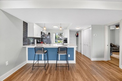 Spacious, beautifully updated and renovated 3-bed, 2-bath condo - photo 6