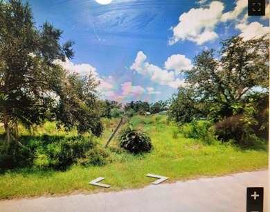 The property is a 5-minute drive from the Peace River Botanical - photo 2