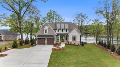 'PENNY'S PLACE' SET ALONG THE SHORELINE OF LAKE OCONEE, IS A - photo 11